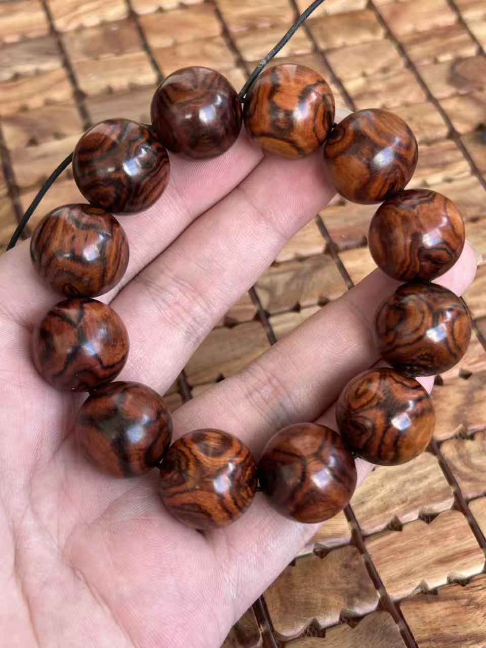 海南黄花梨油梨2.0鬼脸对眼野生料手串佛珠海口发货一物一拍1115