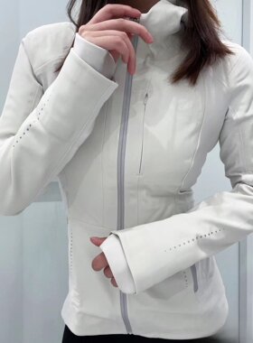 软壳防水女款运动连帽冲锋衣lulu