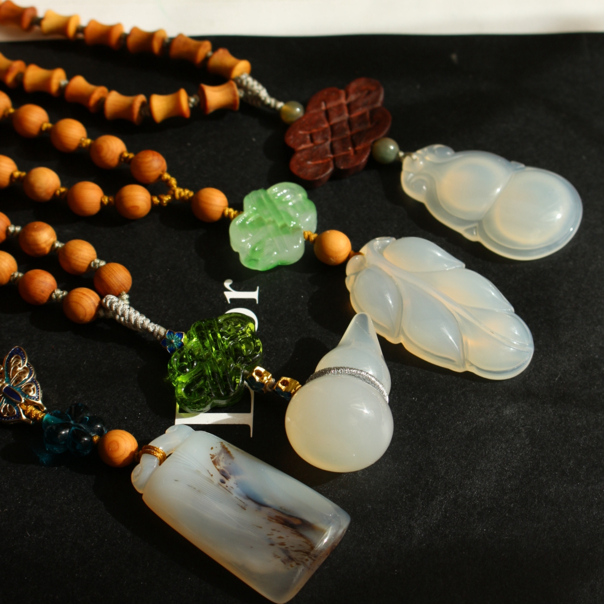 4条打包价。一款一条天然玛瑙葫芦无事牌，手工打结新中式长项链