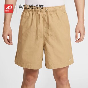 42运动家 NIKE 男子夏季卡其色宽松休闲刺绣运动短裤 HJ1947-297
