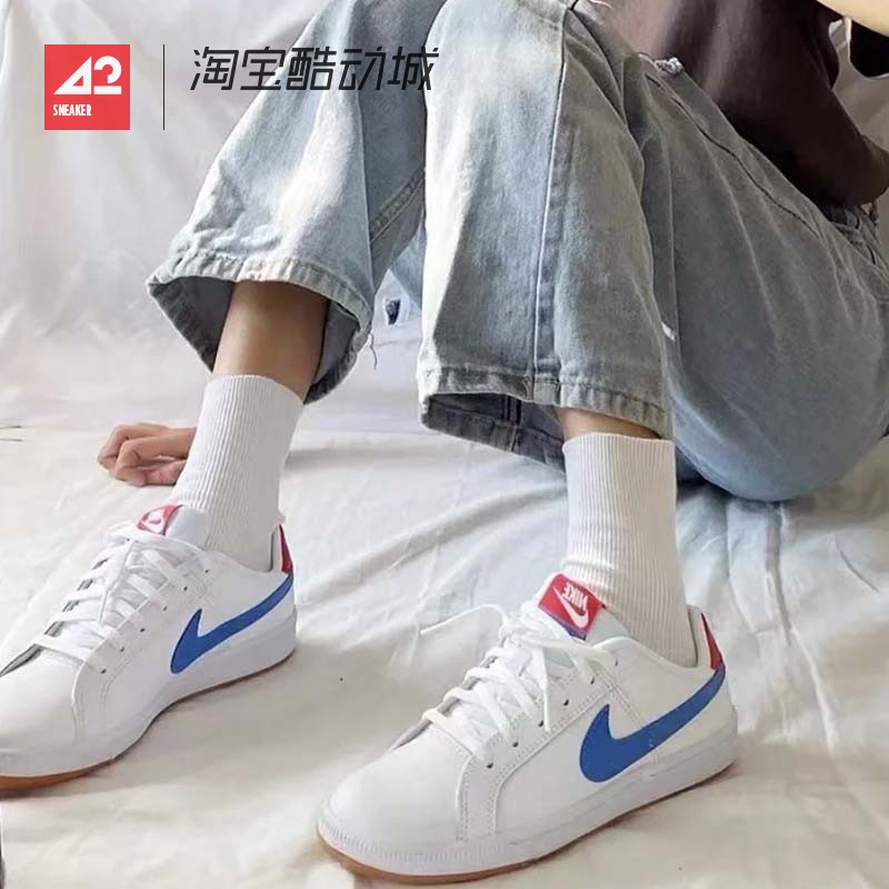 白蓝低帮休闲运动板鞋