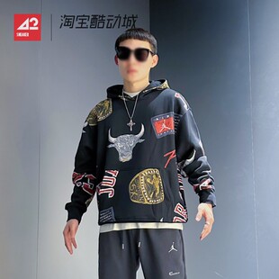 42运动家 Air Jordan 满印图案运动连帽加绒复古卫衣 FN4546-010