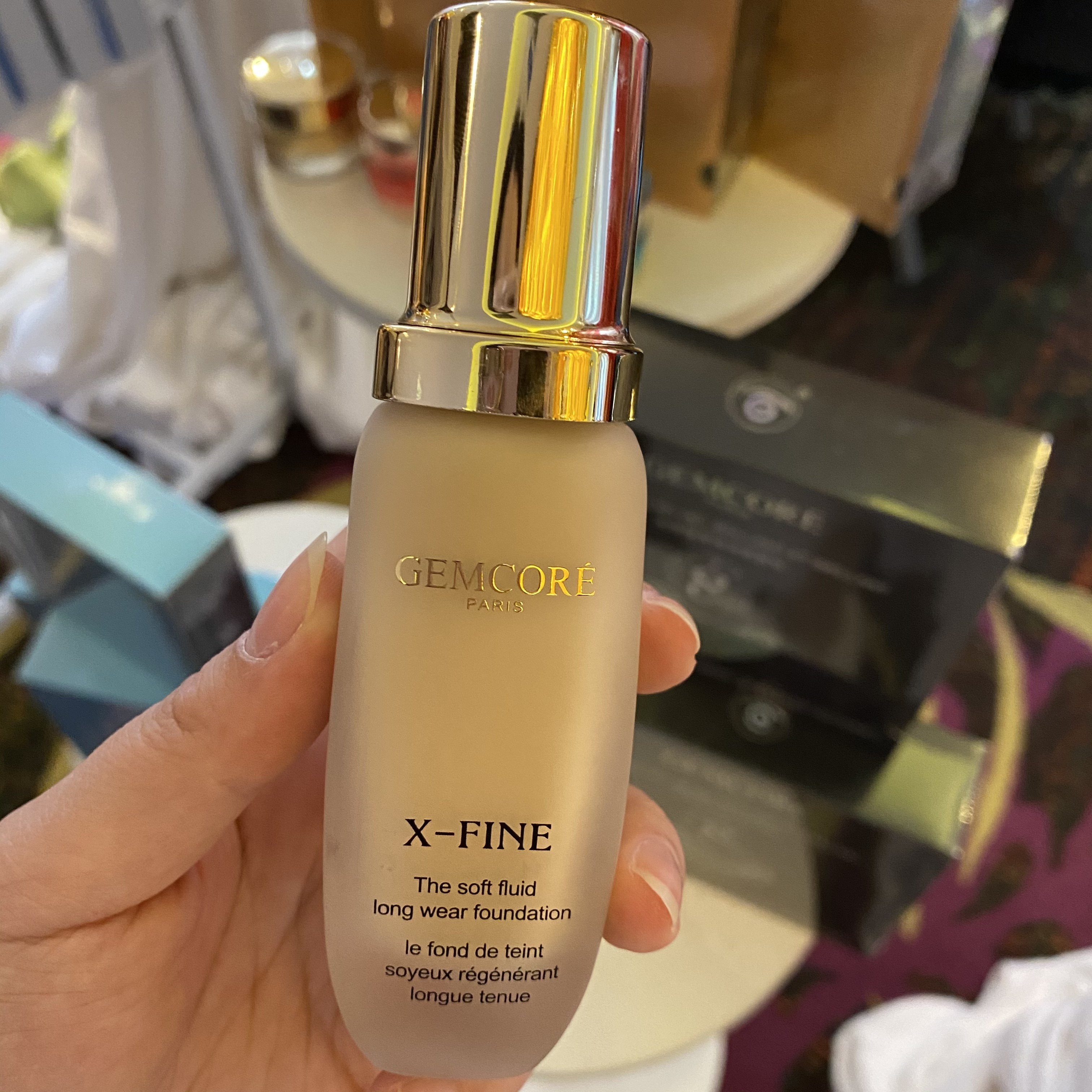 gemcore法国珈蔻鱼子酱清透焕亮持妆粉底液遮瑕雾面哑光遮瑕正品