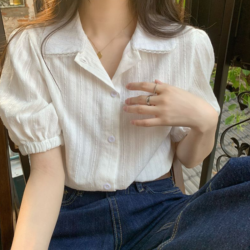 白色泡泡袖上衣女夏法式甜美减龄蕾丝花边轻熟小众不撞款短袖衬衫