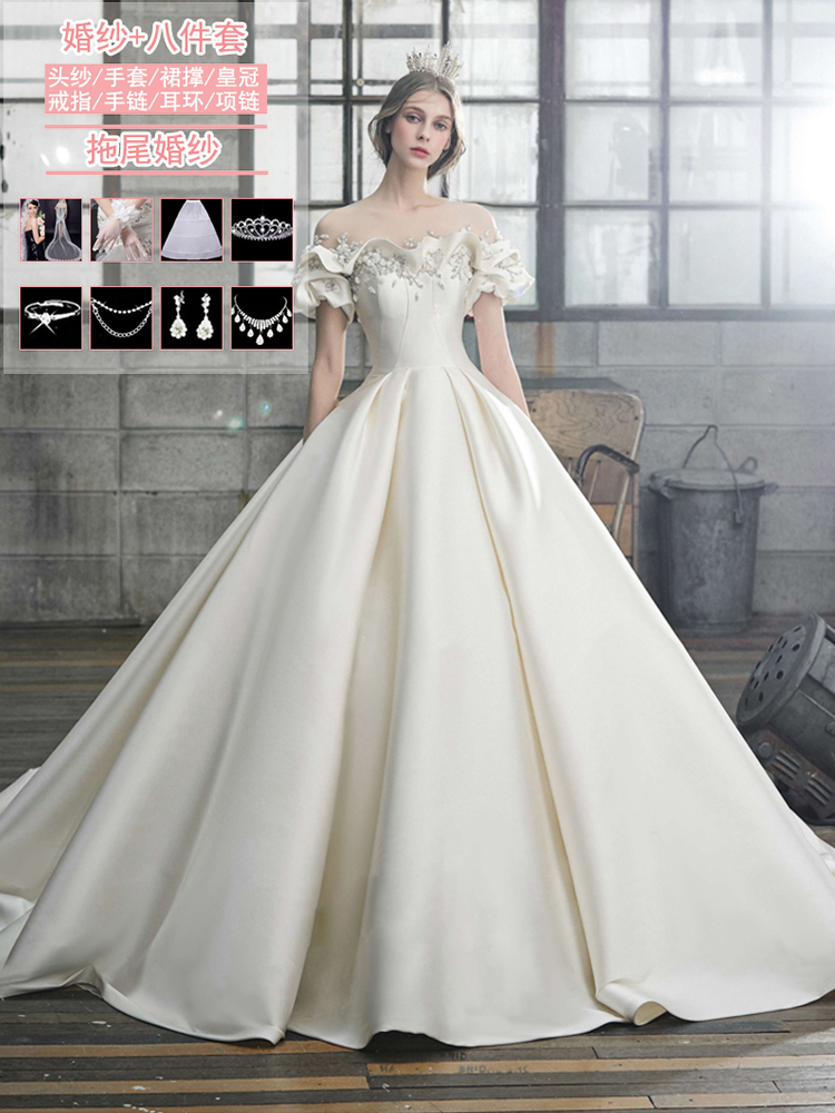  White trailer wedding dress 