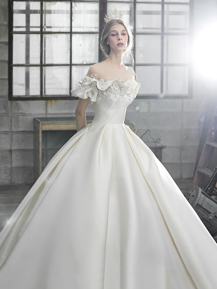 One -character satin light wedding dress 2024 new bride senior French main veil simple retro small leisure goes out One -character satin light wedding dress 2024 new bride senior French main veil simple retro small leisure goes out