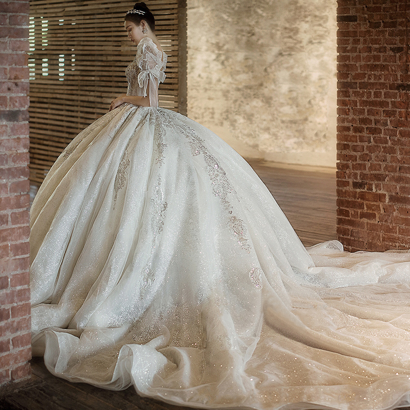  White trailer (no part of a single wedding dress)+L   + $15.71 
