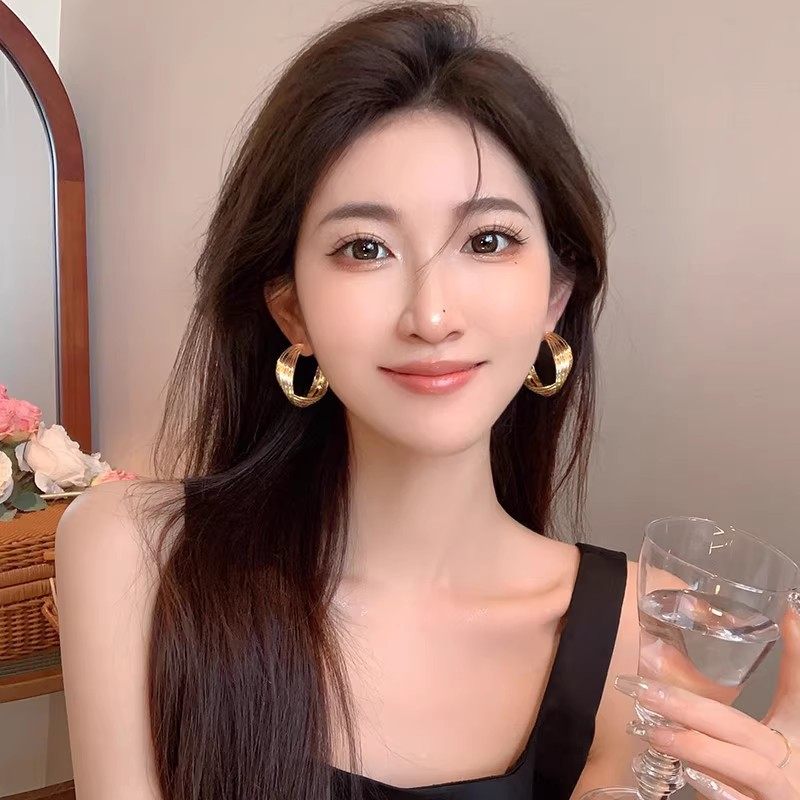 秋冬金属复古港风大圈圈耳环小众设计夸张线条耳钉高级感耳饰女,饰品/流行首饰/时尚饰品新,耳环,淘宝优惠券,粉丝福利购,淘宝优惠卷