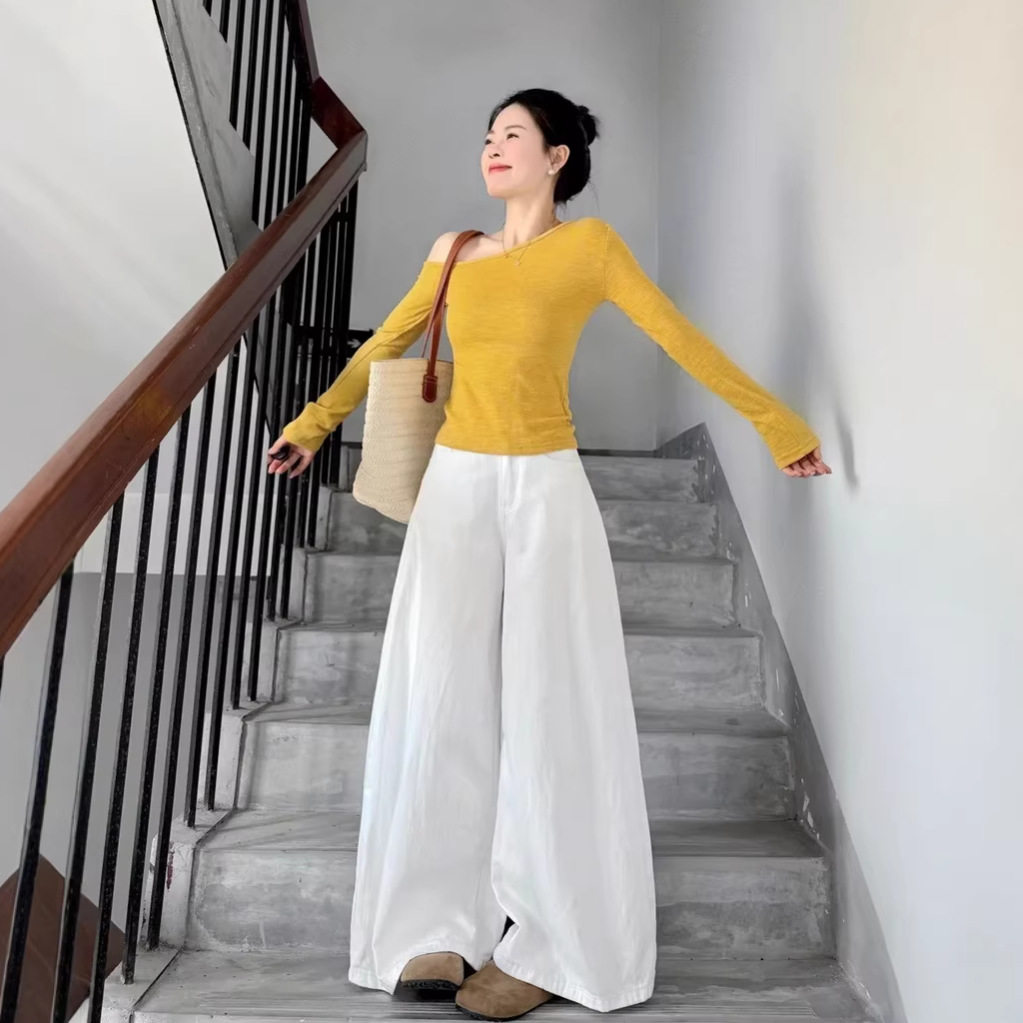 韩系松弛感穿搭一整套2026春季斜领露肩黄色上衣阔腿休闲裤两件套