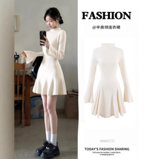 白色高领针织连衣裙女秋冬季内搭打底磨毛厚冬装梨形伯克利短裙子