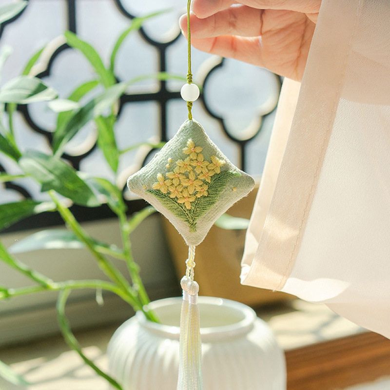 手工刺绣diy材料包鲜花香包香囊国风自绣挂饰平安符