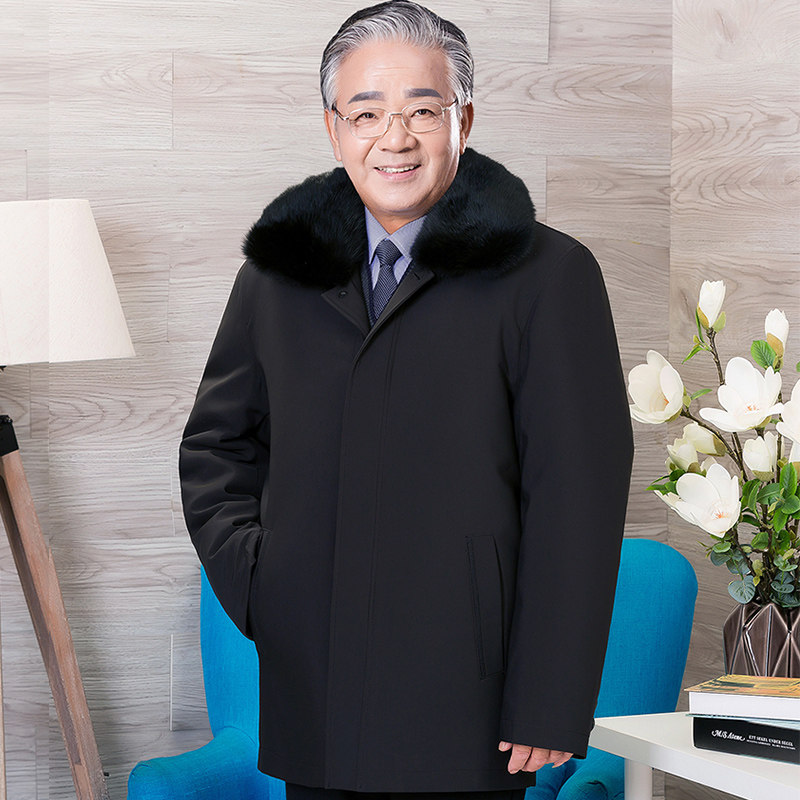 爸爸冬装羽绒服外套中