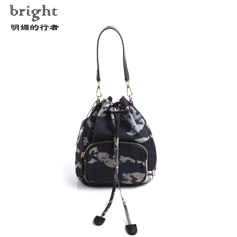 明媚行者欧美日韩时尚休闲单肩斜挎女包尼龙布配牛皮简约水桶包潮
