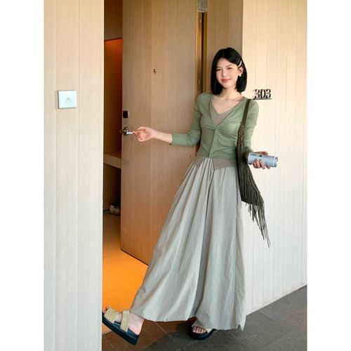 甜辣多多 2026春季天丝细坑条拼接撞色上衣+松紧腰花苞裙女S2668