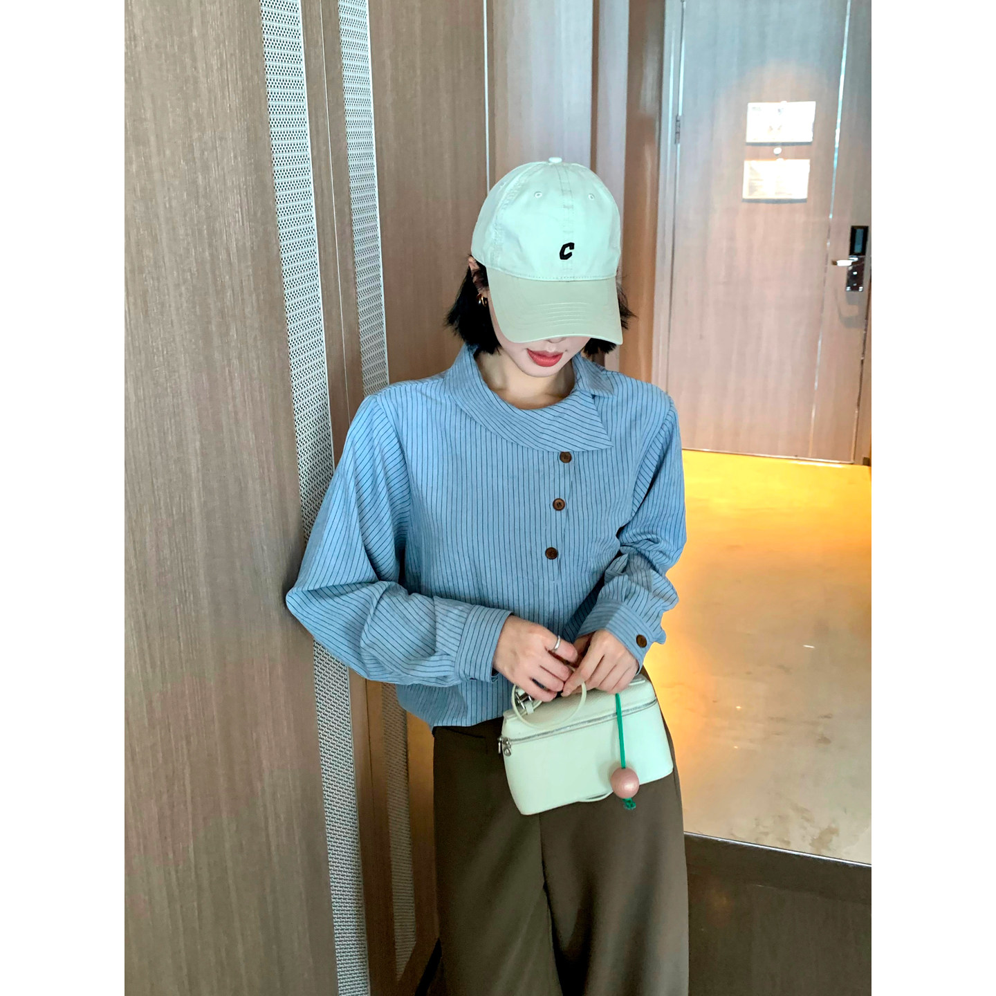 甜辣多多【智性漫游】2026年春季新款通勤斜门襟竖条印花衬衫女