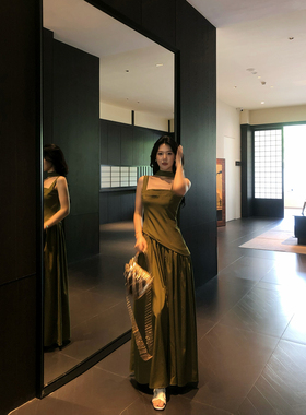 甜辣多多 法式复古绿色吊带连衣裙女26夏气质收腰大摆长款裙Z3895