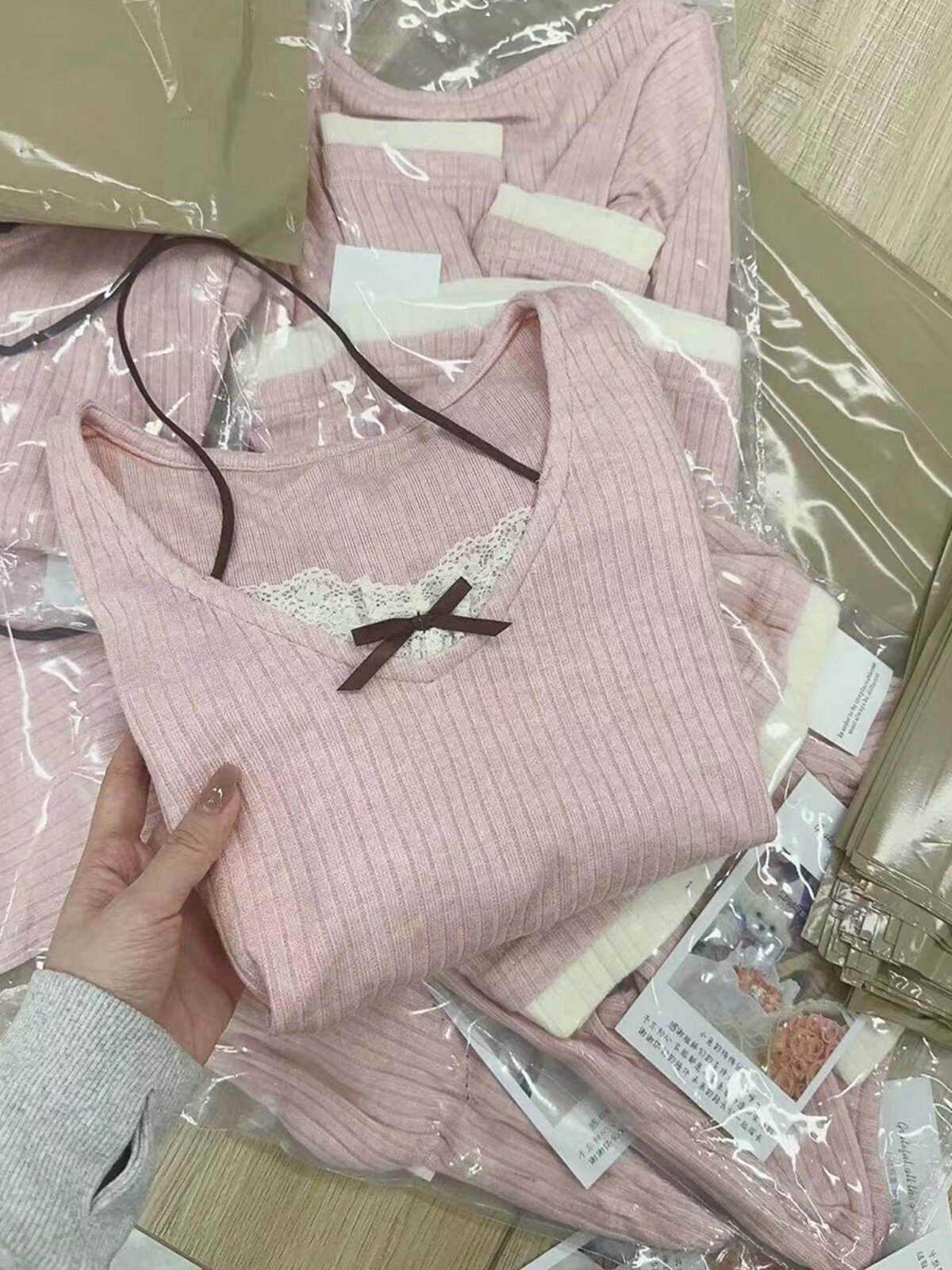 여성용 가짜 투피스 레이스 스플 라이스 홀터넥 긴팔 티셔츠 2024 새로운 디자인 시크하고 슬림하며 순수한 정욕 스타일 탑