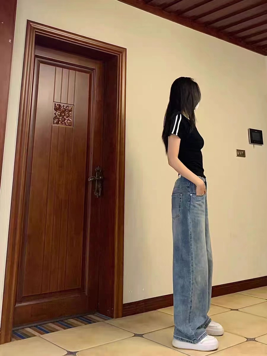 아메리칸 레트로 스트라이프 오른쪽 어깨 반팔 티셔츠로 여름 여성을 위한 틈새 디자인 유니크하고 유니크한 슬림핏 숏탑