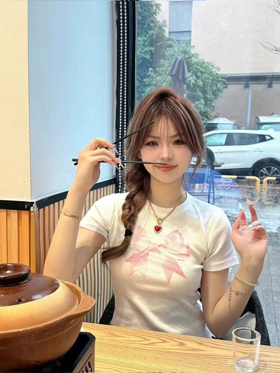 여름 디자인 틈새 달콤한 매력 허리 신칭 짧은 탑과 여성을위한 미국 나비 넥타이 오른쪽 어깨 반팔면 티셔츠