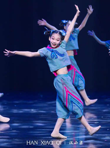 第十三届小荷风采夏天的记忆儿童演出服扇子道具少儿舞蹈表演服装