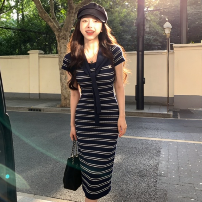 气质女人味显瘦收腰连衣裙
