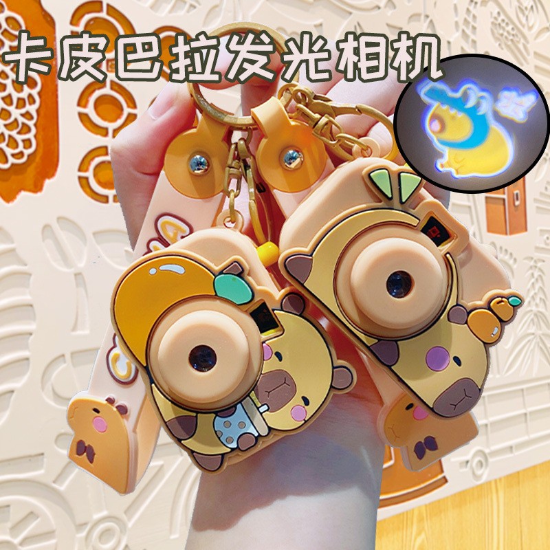 发光卡皮巴拉相机钥匙扣玩具带灯小礼品钥匙链挂件可爱小饰品