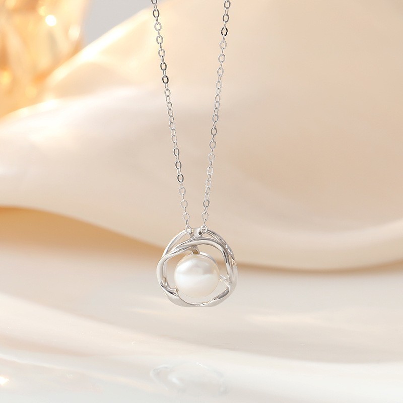 白雪山玫瑰项链女法式气质圆形仿珍珠吊坠小红书镂空几何锁骨链