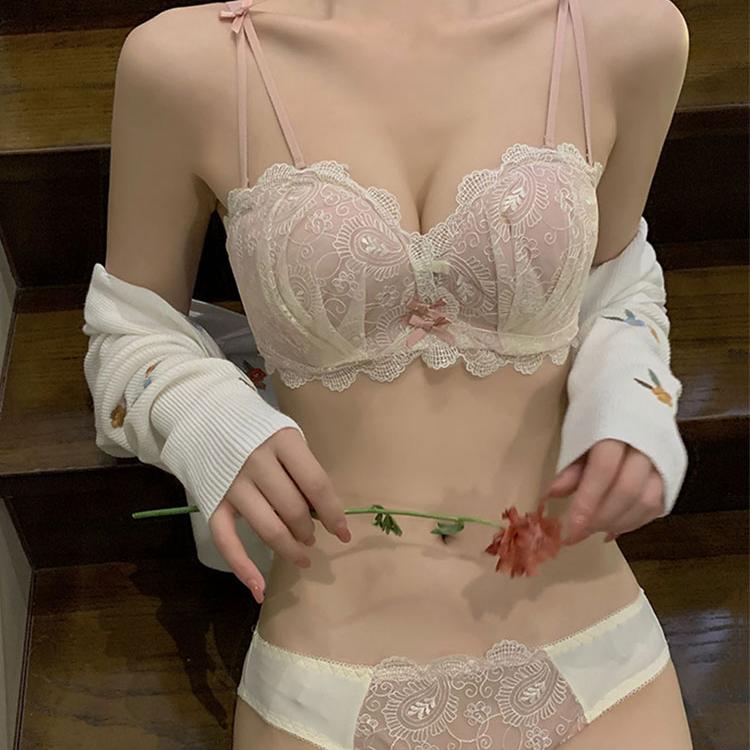 性感蕾丝内衣女小胸聚拢