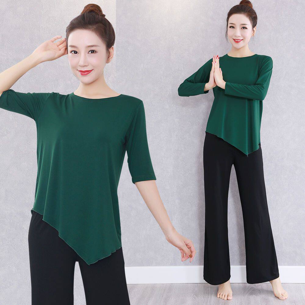 舞蹈服女莫代尔现宽松阔