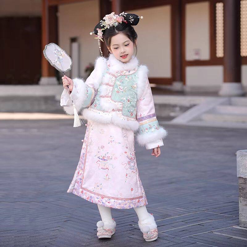汉服女童拜年服清朝风冬