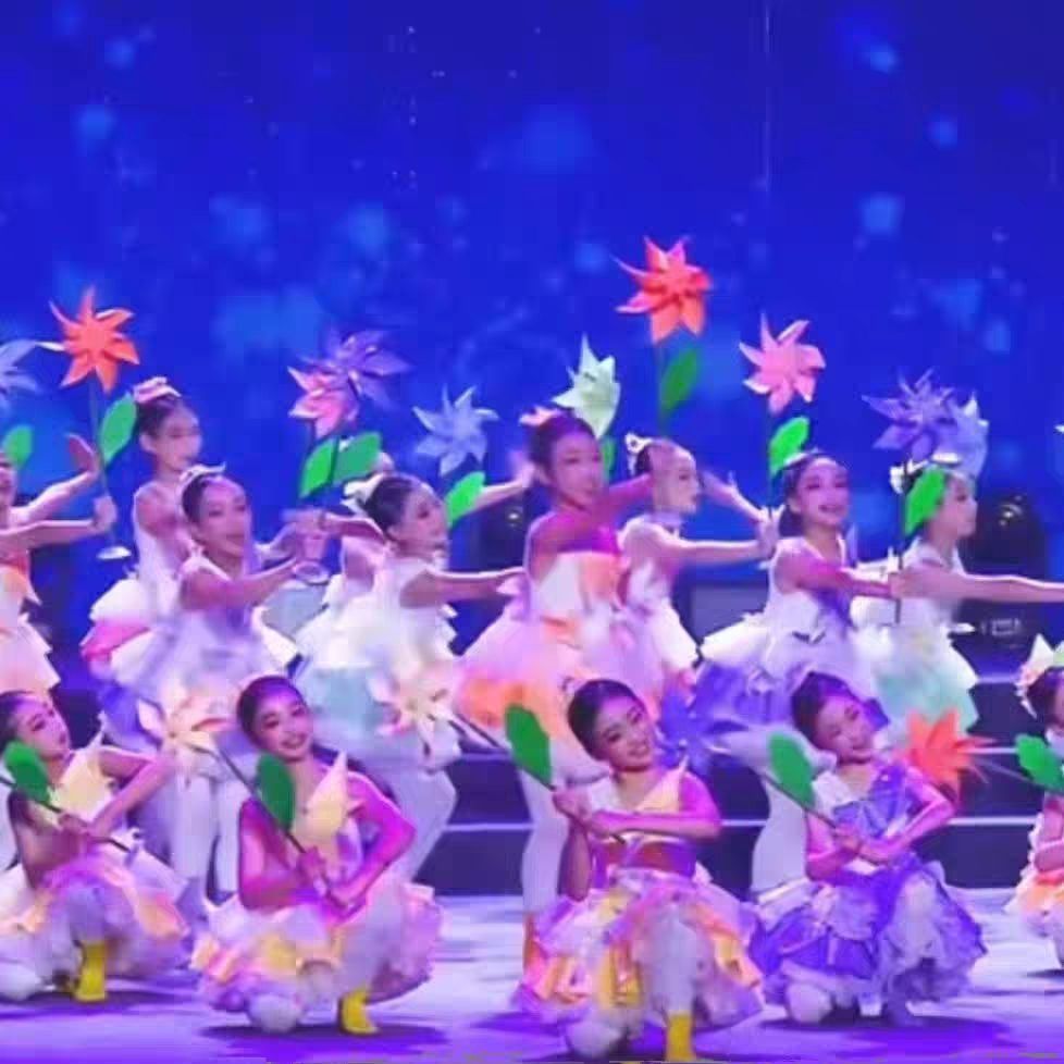 儿童糖果色表演服美丽的