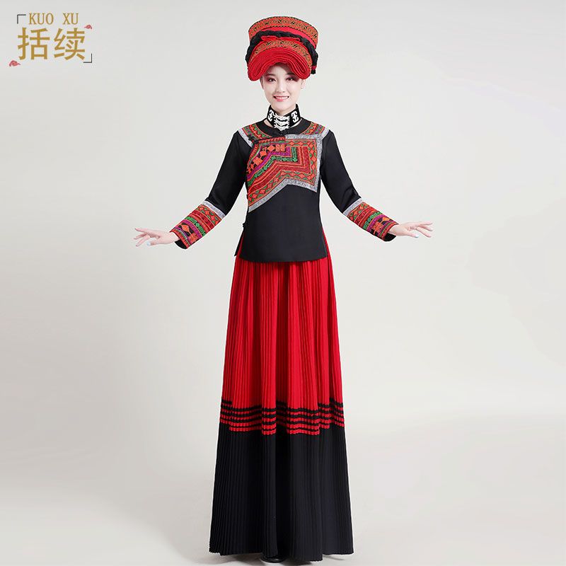 少数民族彝族服装风云南