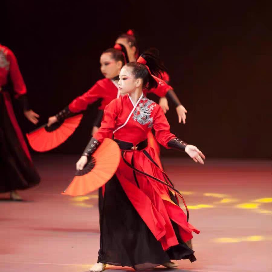 天地龙鳞象王行雪龙吟舞