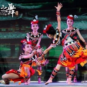 少数民族苗族三月三铃呦