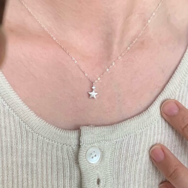 S925纯银mini锆石星星项链女小众设计简约百搭时尚新款锁骨链颈链