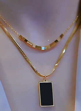 双层叠戴方牌锁骨链2023新款气质百搭钛钢不掉色项链女网红配饰