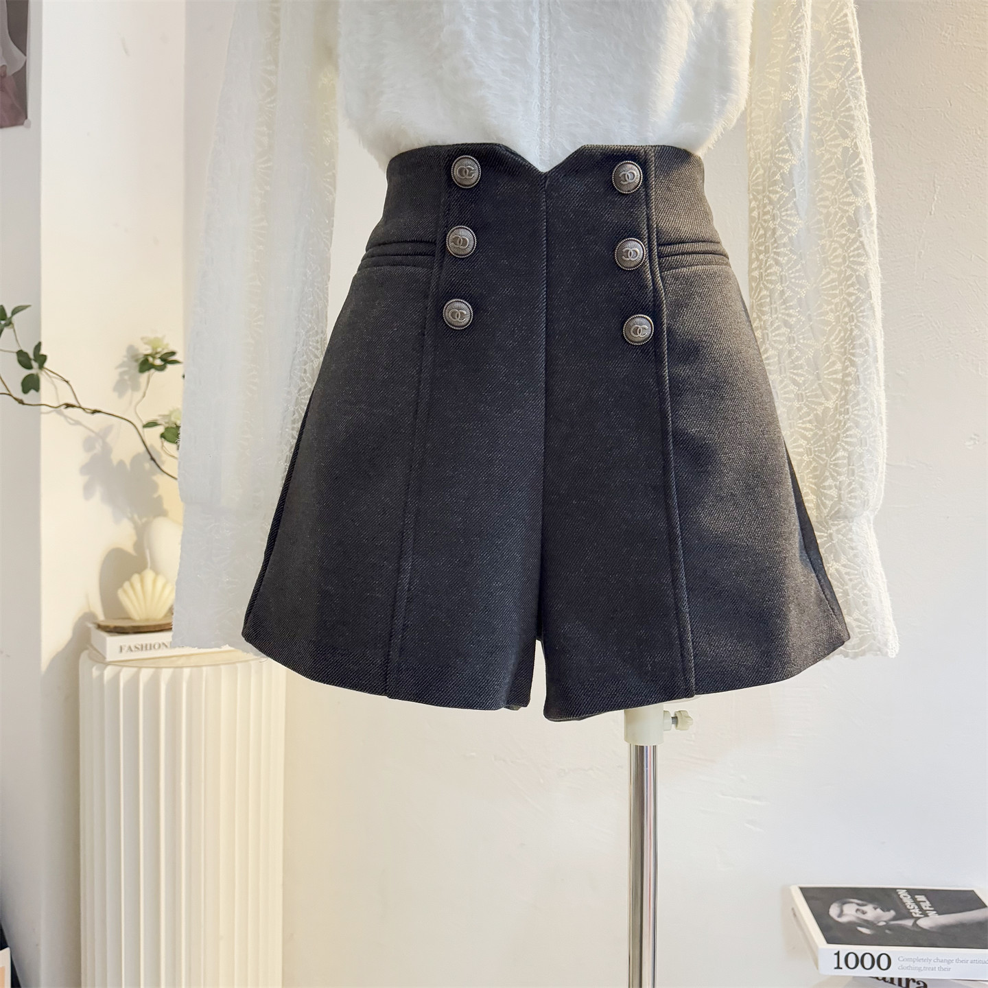 排扣高腰A字毛呢西装阔腿短裤女