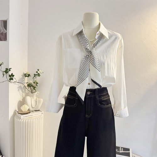 宽松休闲配丝巾白色长袖衬衫女