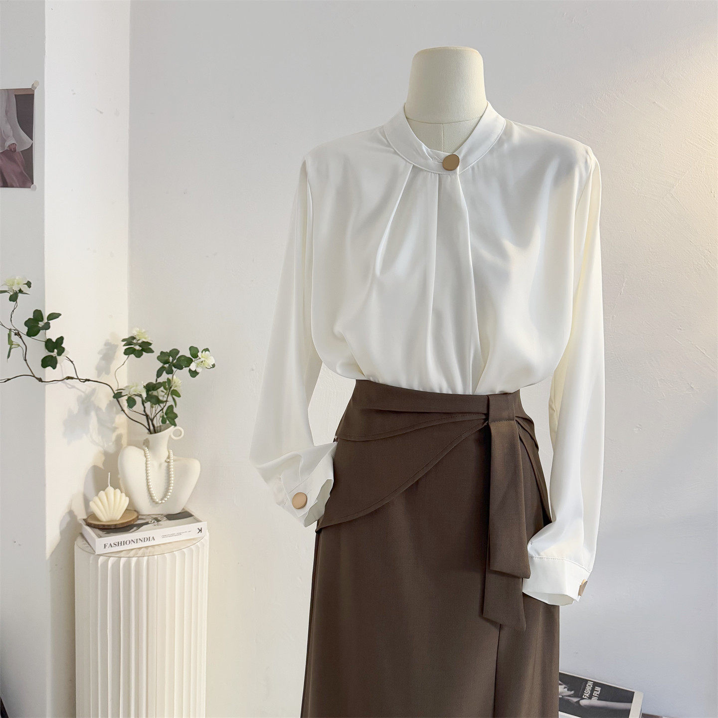 法式气质立领白色长袖衬衫女2025秋季设计感通勤衬衣垂感正装上衣,女装/女士精品,衬衫,淘宝优惠券,粉丝福利购,淘宝优惠卷