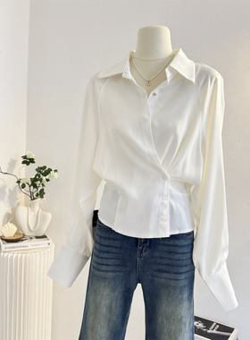 法式收腰白色长袖衬衫女2025秋季设计感小众洋气短款缎面小衫上衣