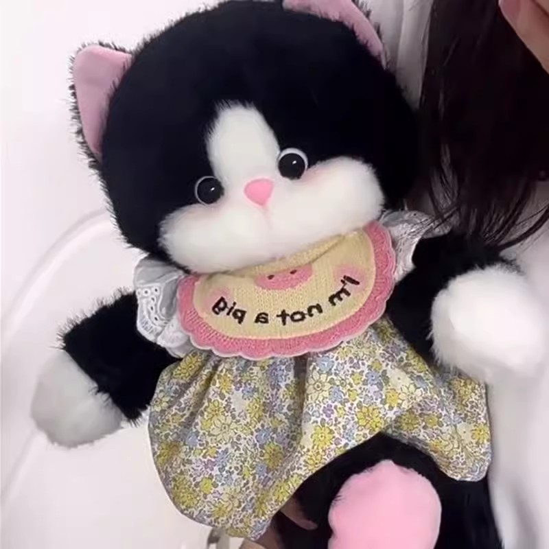 会跑步的猫玩偶仿貂绒小猫咪毛绒玩具公仔穿裙子围兜抱睡安抚娃娃