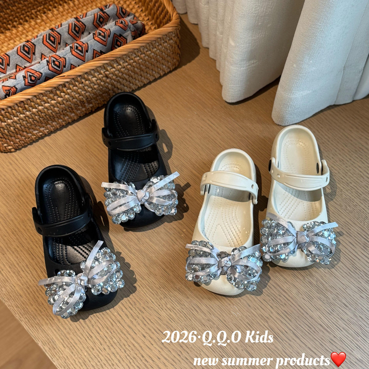QQO童鞋 2026夏款女童轻奢蝴蝶结水钻洞洞鞋可拆卸鞋花外穿凉拖鞋