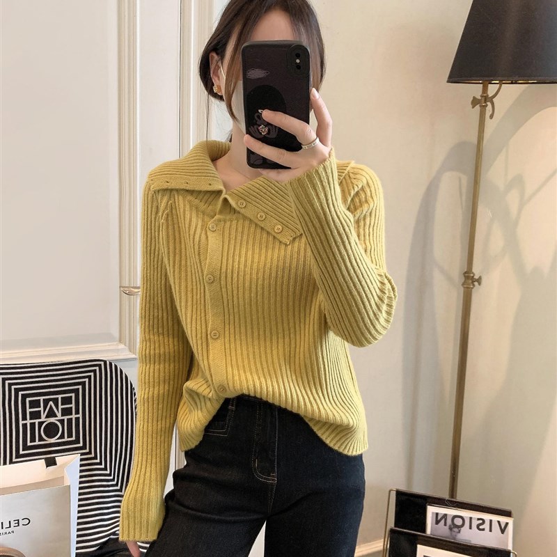 羊羊毛针织女开襟羊毛衫2024新冬季女性设计翻领斜口垂直坑条底衬