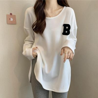 字母白色长袖T恤女春秋开叉洋气宽松中长款遮屁股打底衫内搭上衣