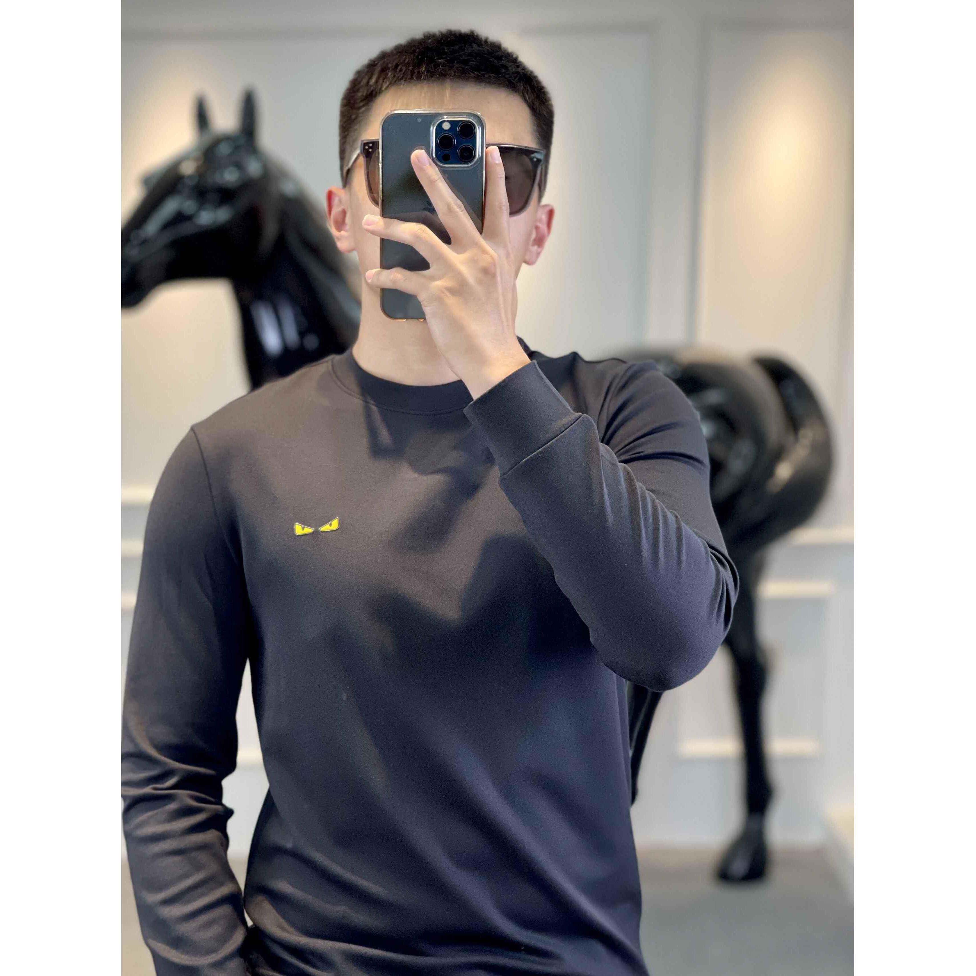 新品欧货简约圆领长袖t恤男休闲纯色修身弹力内搭丝光棉上衣