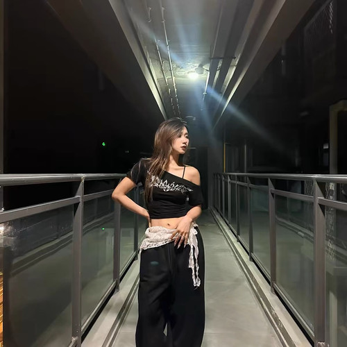 美式烫钻短款斜肩短袖辣妹爵士jazz显瘦修身T恤纯欲嘻哈女团上衣