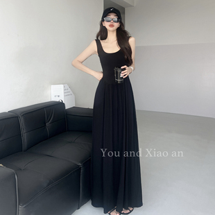 松弛主义~黑色度假感吊带连衣裙女收腰显瘦大摆拖地长裙简约百搭