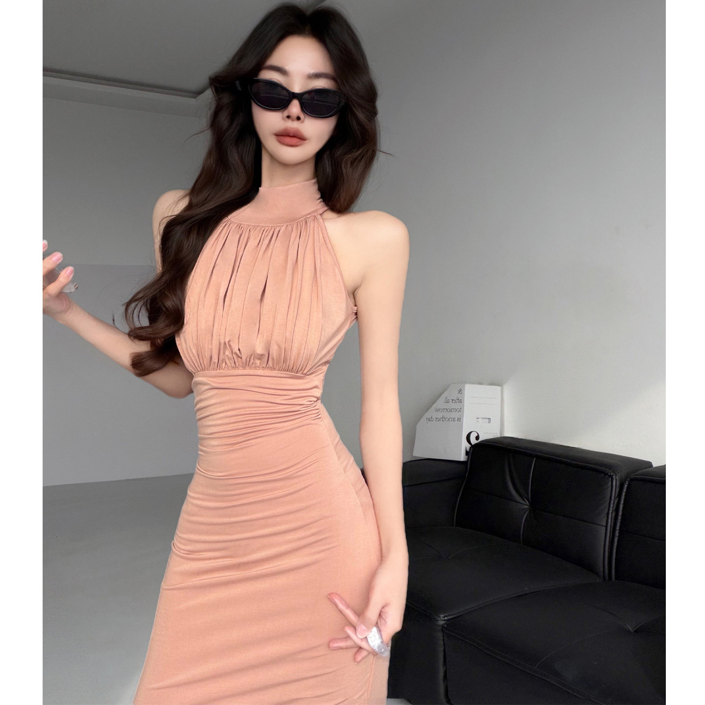 南法美人温柔轻熟风性感挂脖连衣裙女修身显瘦包臀裙气质礼服长裙