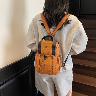 双肩包女2025小型轻量化轻便运动胸包男单肩高颜值上班通勤登山包