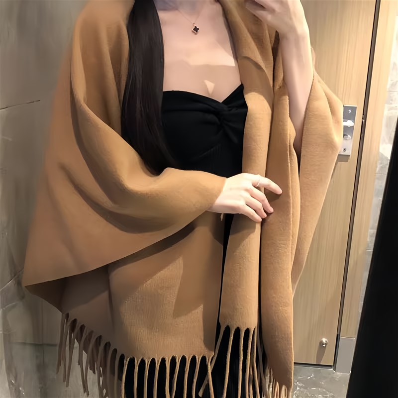 斗篷式外搭披肩秋冬纯色保暖防寒高级感女士穿搭外套披风流苏大号